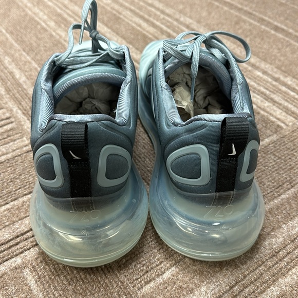Nike Air Max 720 - Picture 4 of 9
